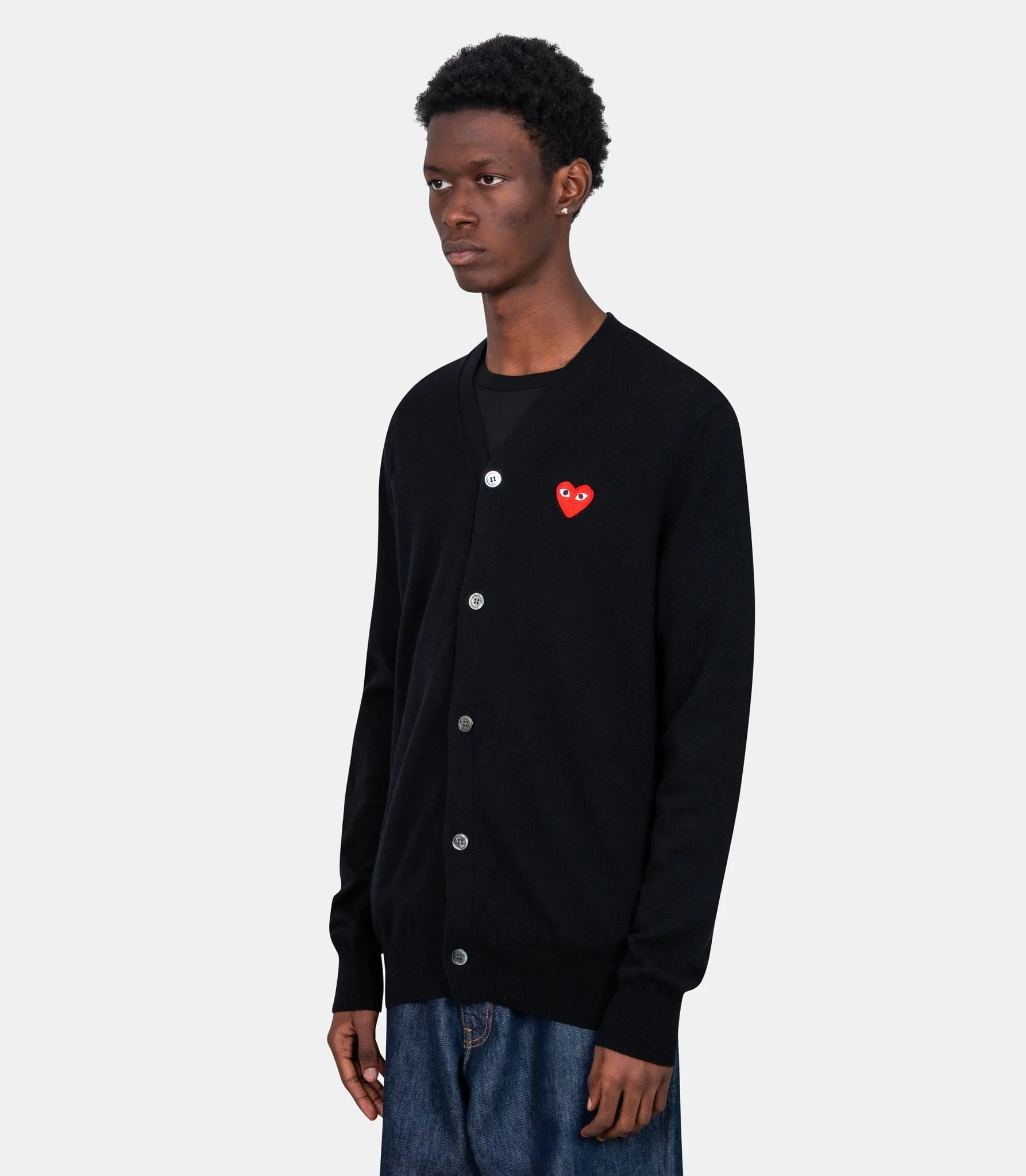 Cardigan à col en v tricoté avec emblème rouge - Image 3