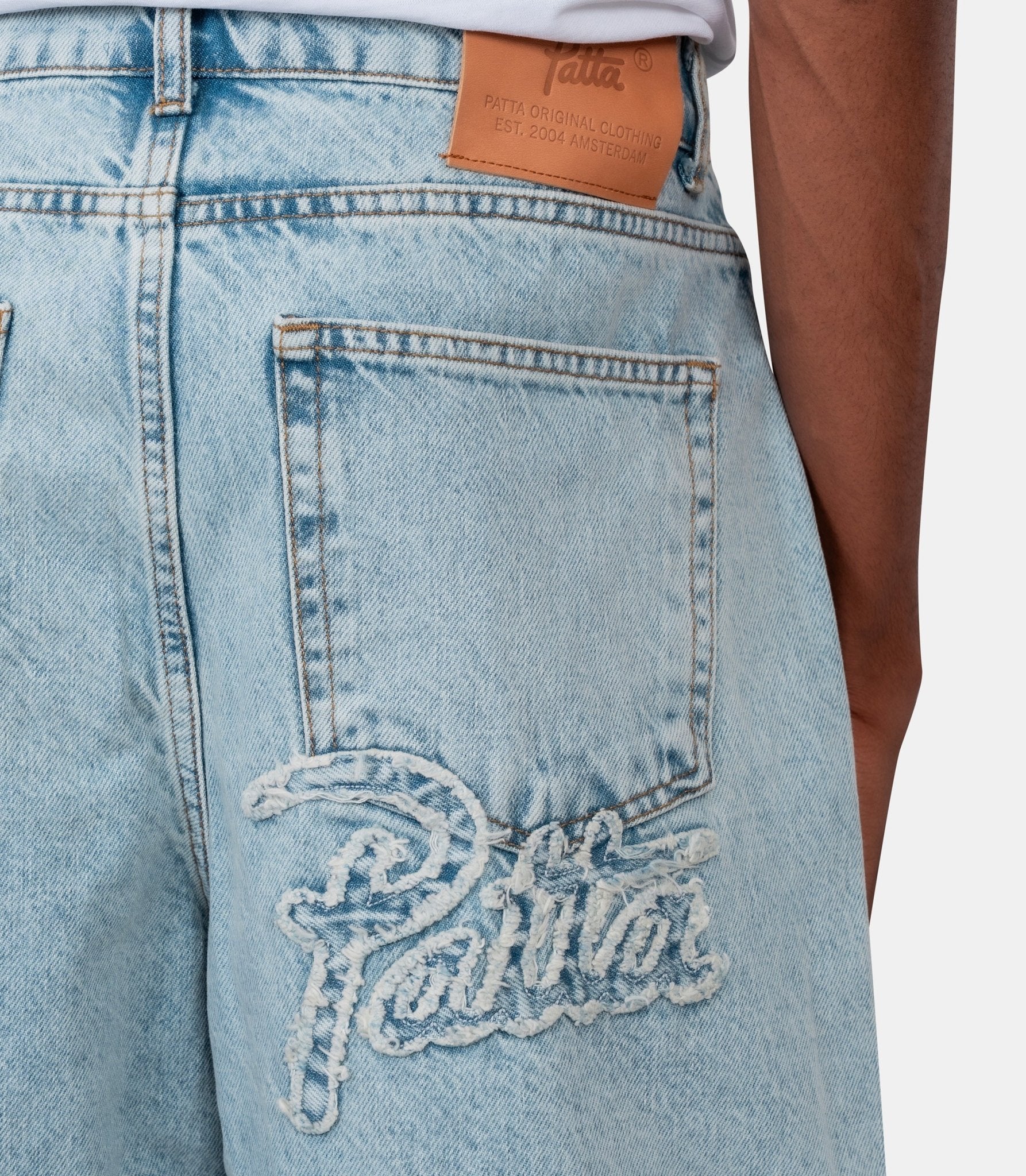 Short light wash denim - Image 5