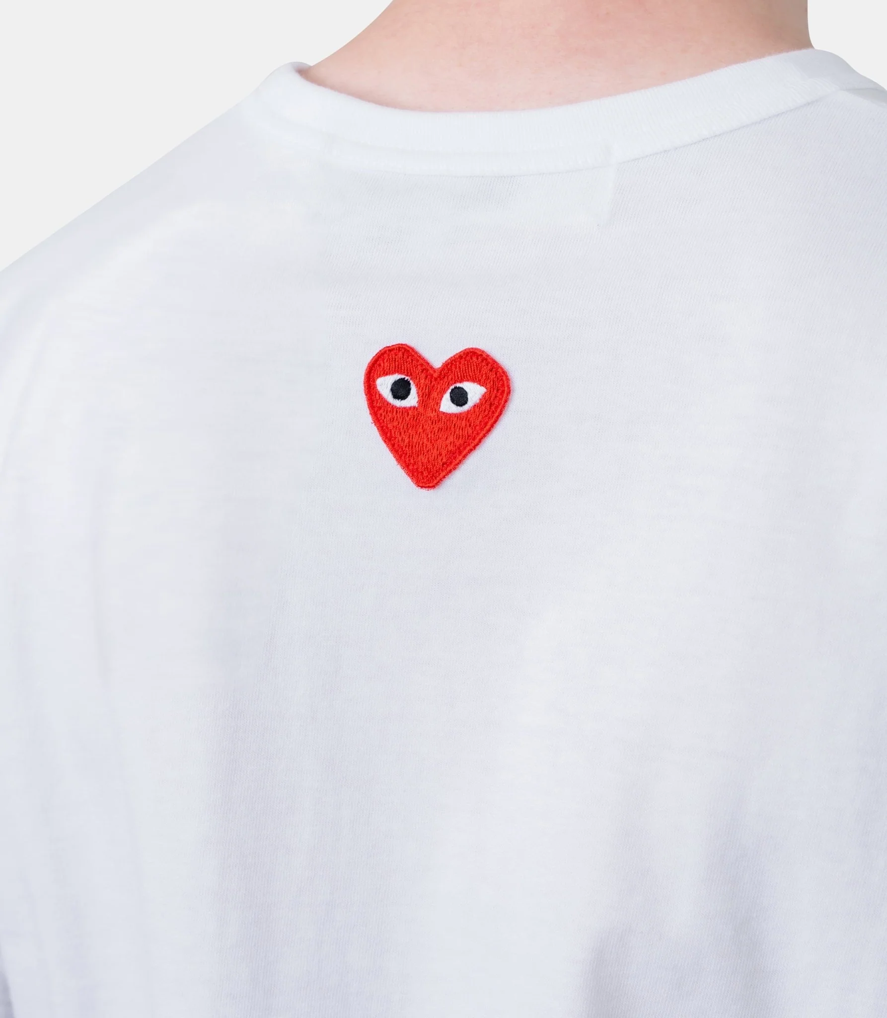 T-shirt coeur rouge retourné - Image 4