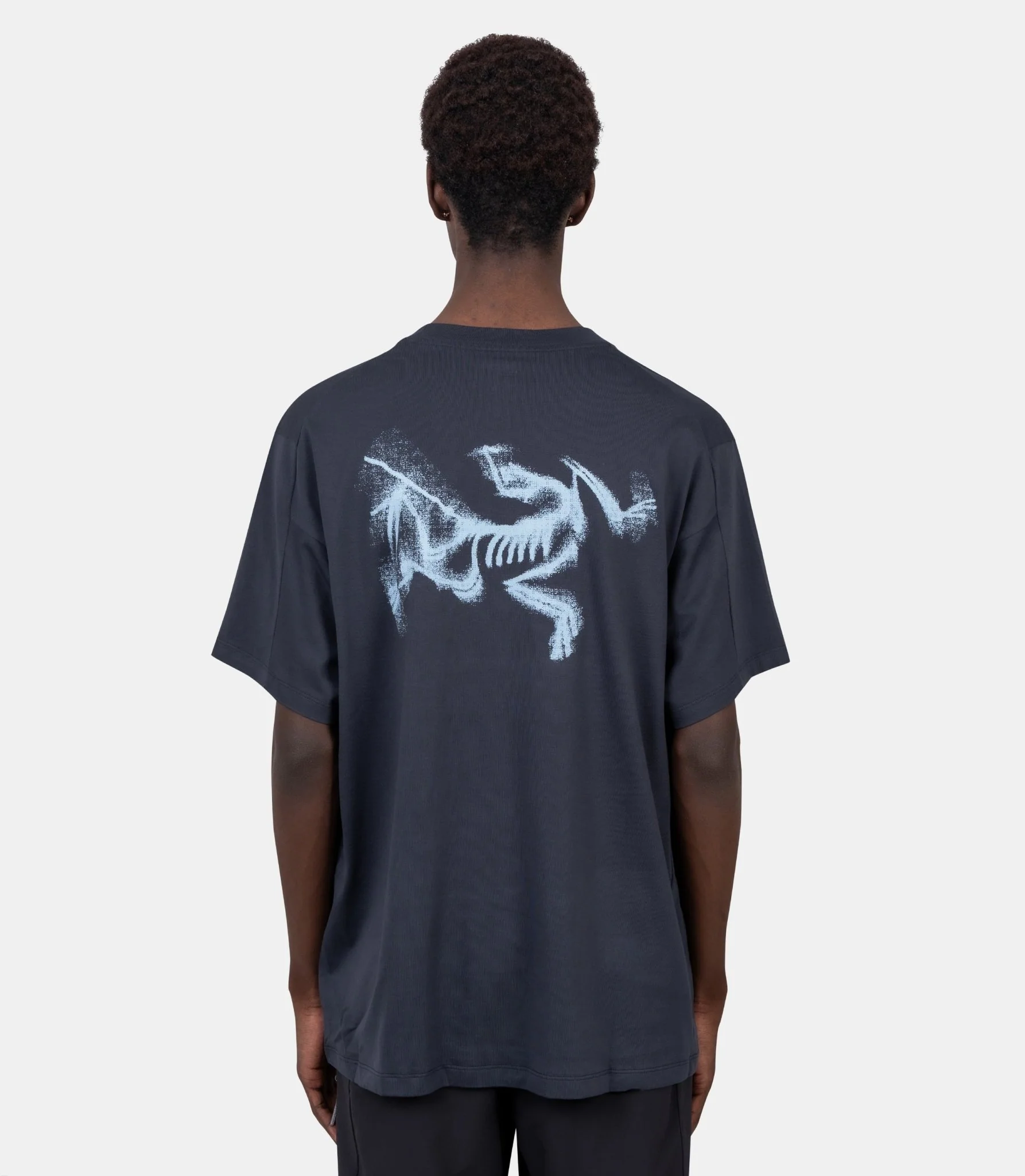 T-shirt kragg blurred bird